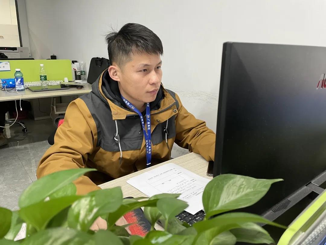 喜讯丨龙8头号玩家测绘公司熊慈斌喜提“广东省技术能手”荣誉称号！