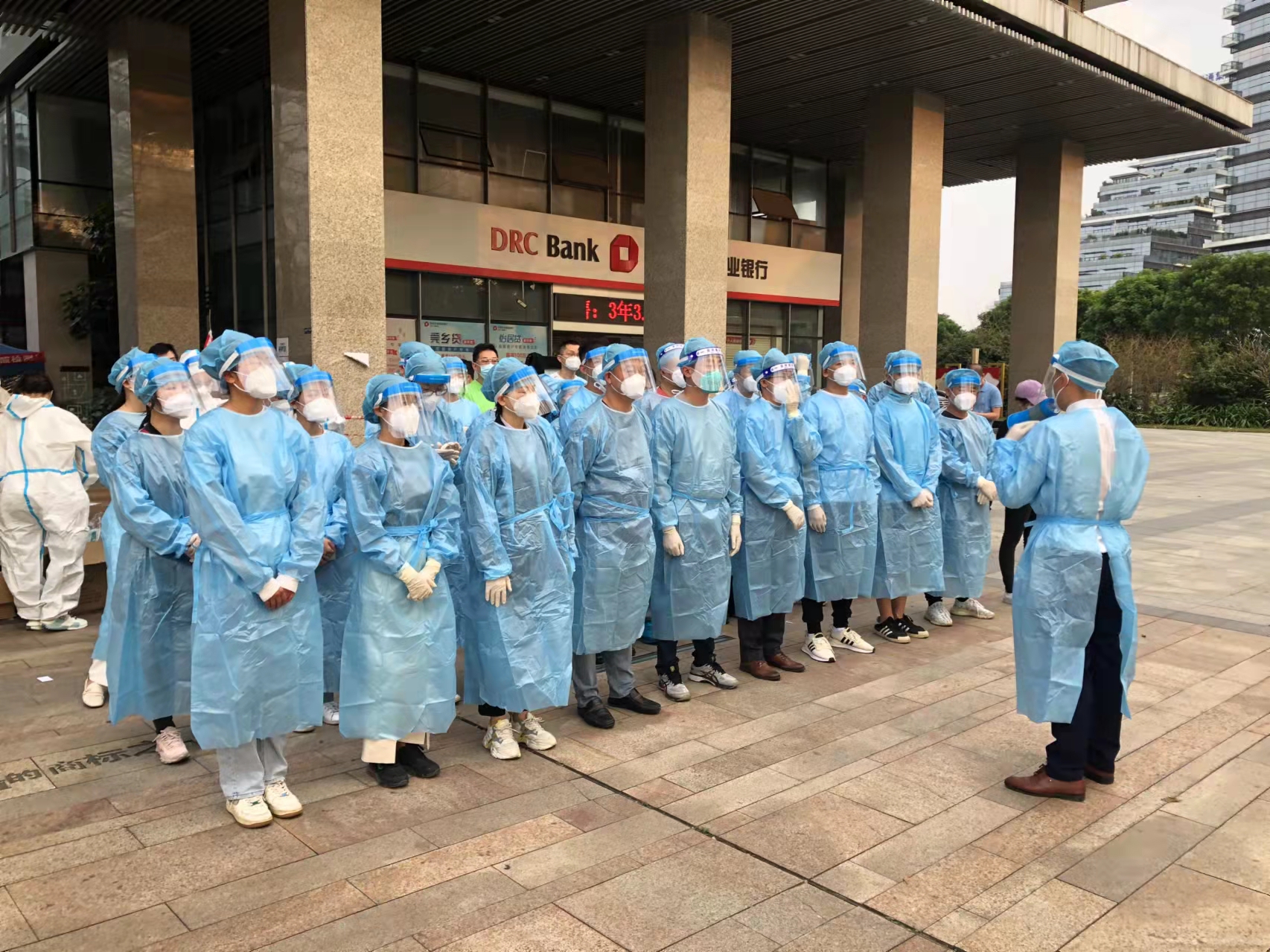 抗疫保卫战，龙8头号玩家一直在！