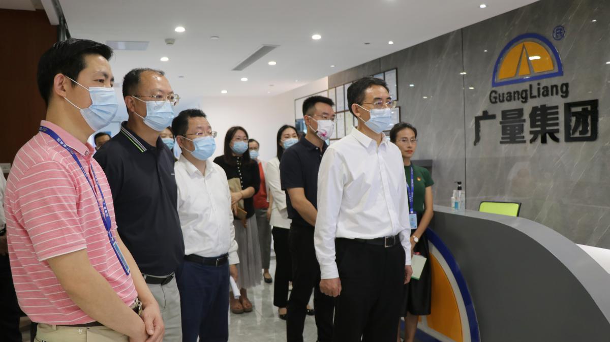 东莞市人大常委会潘新潮副主任莅临龙8头号玩家集团调研