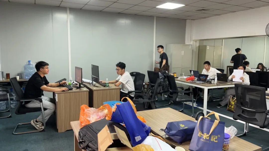 《致敬，奋斗的青春》