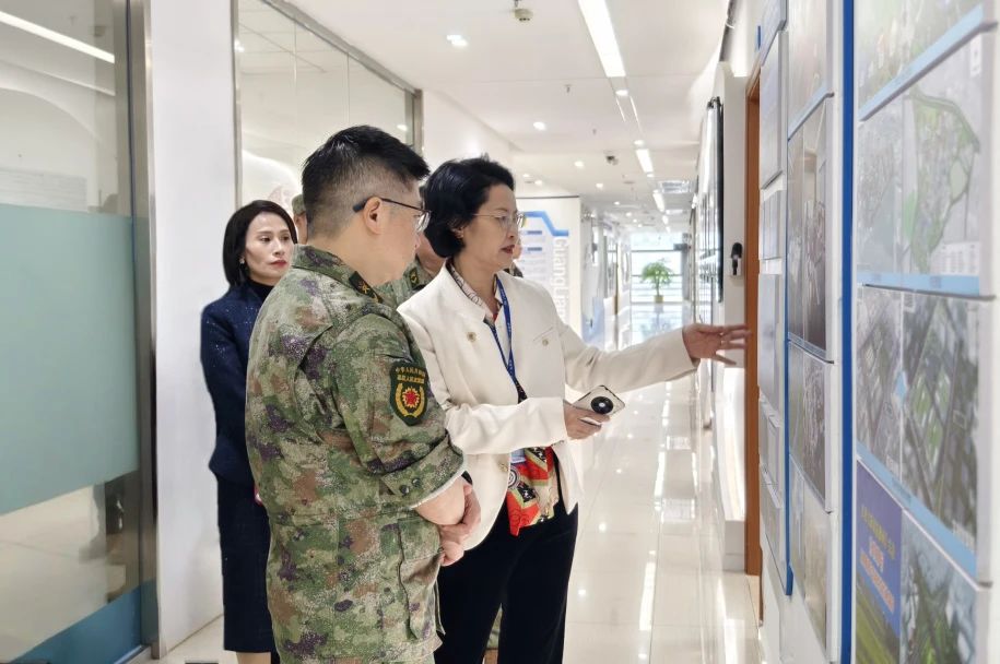 东莞市南城街道武装部部长陈少文一行莅临龙8头号玩家集团参观交流