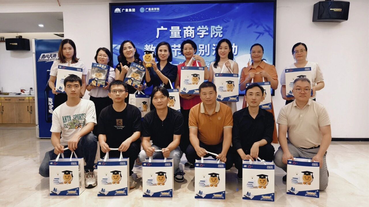 龙8头号玩家商学院丨致敬龙8头号玩家讲师：以知为光，照亮职场