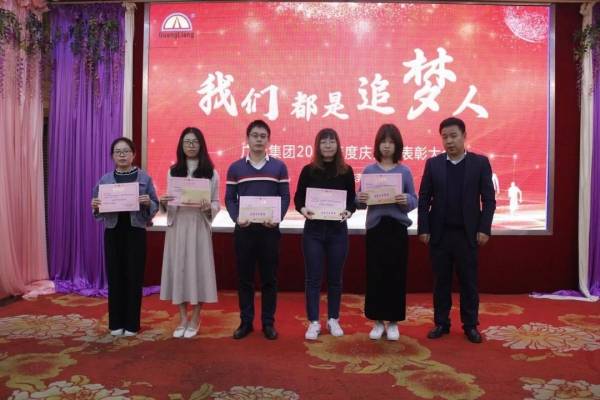 一名党员，就是一面鲜红的旗帜